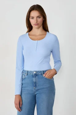 Camiseta de manga larga con botones