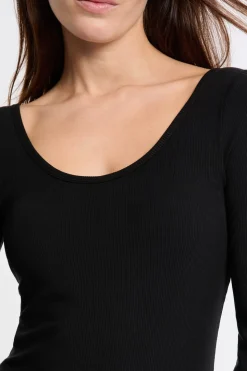 Camiseta de manga larga con cuello bailarina y sujetador integrado