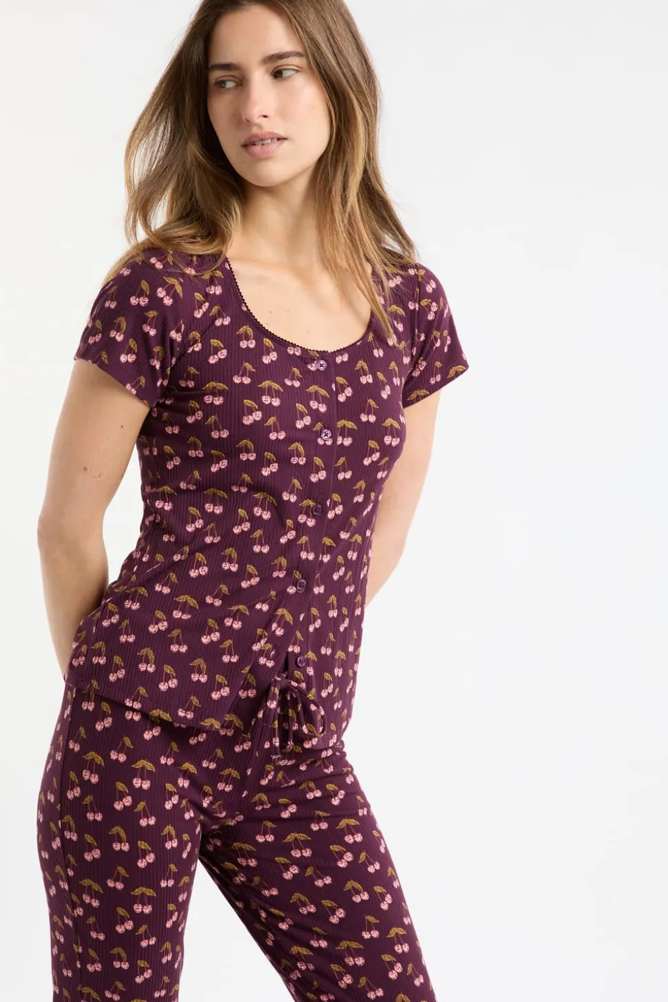 Camiseta de pijama con estampado de cerezas