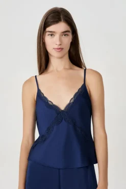 Camiseta interior con tirantes finos de satén