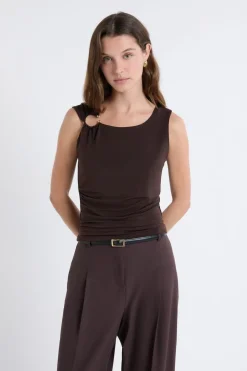 Camiseta sin mangas con anilla