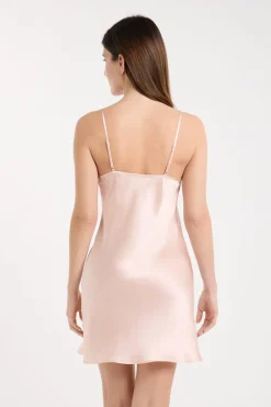 Camisón de seda con detalles de encaje