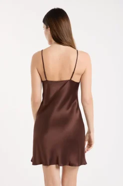 Camisón de seda con detalles de encaje