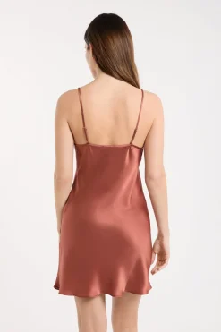 Camisón de seda con detalles de encaje