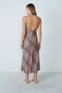 Camisón satinado estampado leopardo