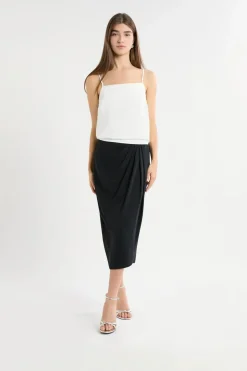 Caraco satiné à fines bretelles