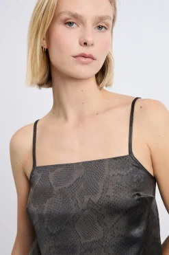 Caraco satiné à fines bretelles imprimé serpent