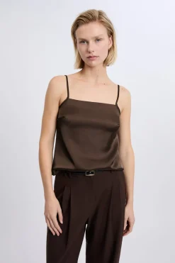 Caraco satiné à fines bretelles