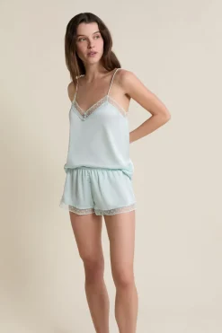 Caraco satiné avec détails brodés