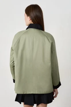 Chaqueta con cuello de terciopelo y corte recto