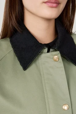 Chaqueta con cuello de terciopelo y corte recto