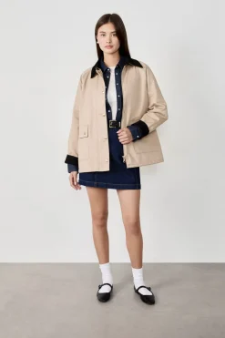 Chaqueta con cuello de terciopelo y corte recto