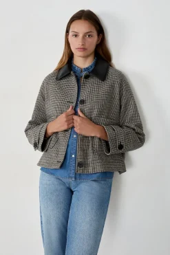 Chaqueta corta de jacquard con lana
