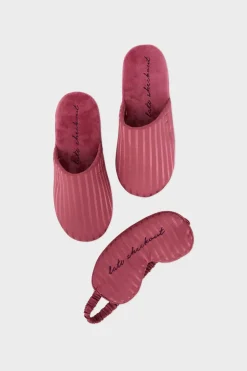 Conjunto de zapatillas destalonadas y antifaz