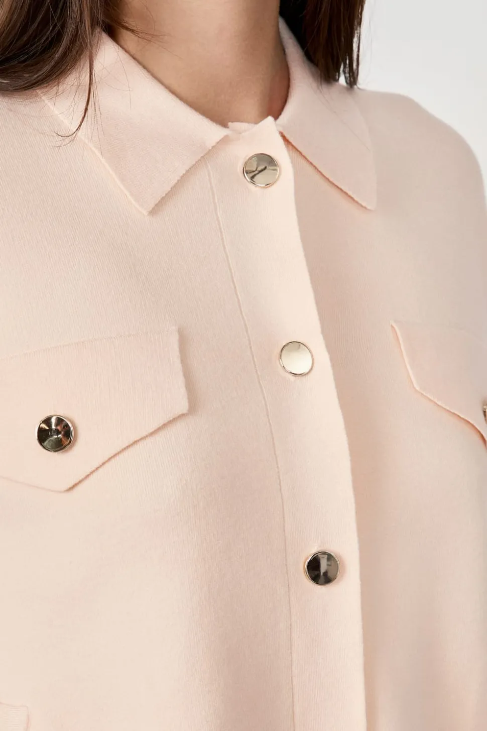 Cárdigan con botones dorados