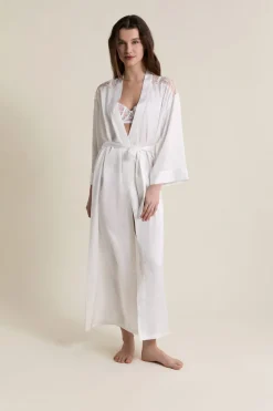 Déshabillé long satiné avec ceinture