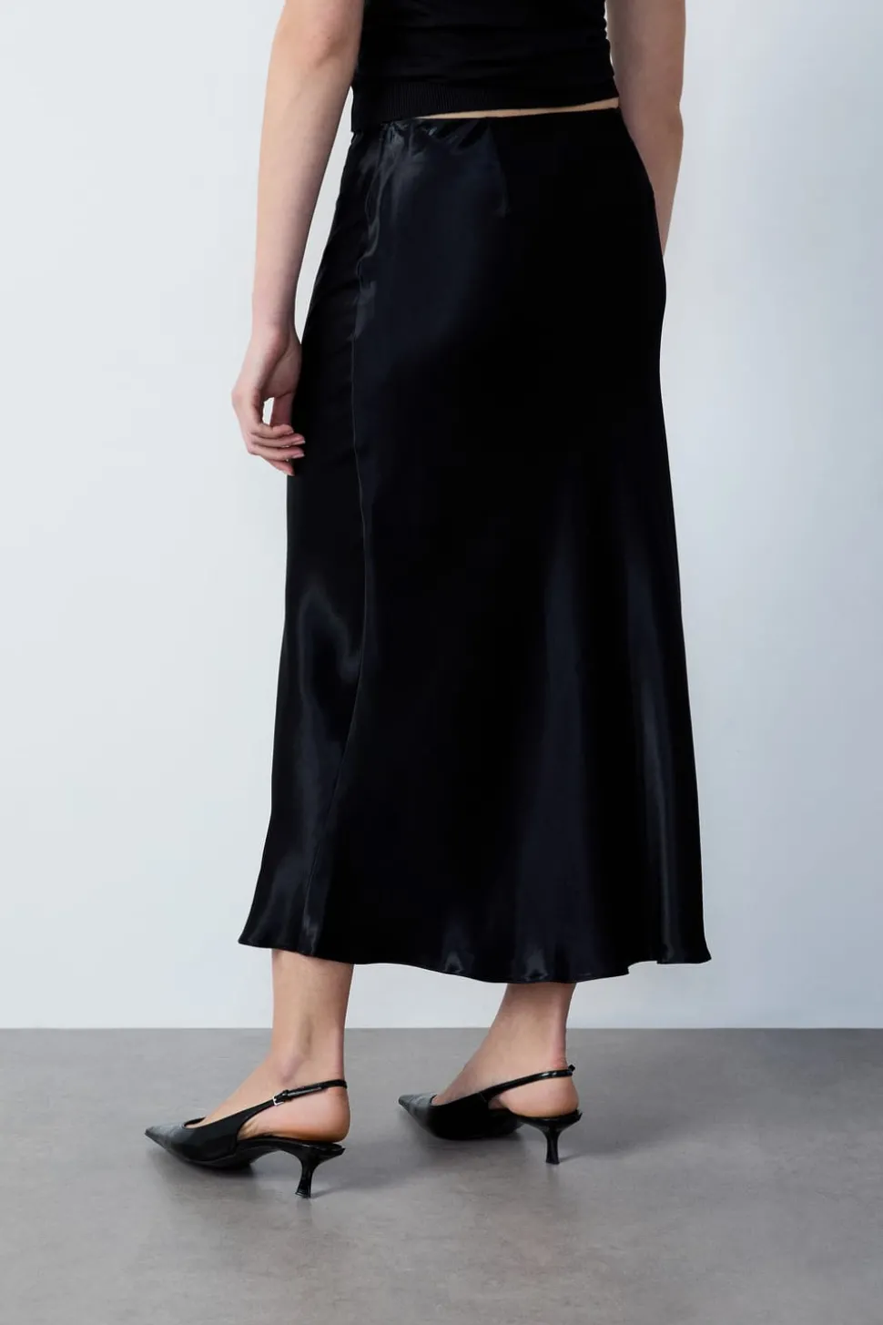 Falda larga de satén