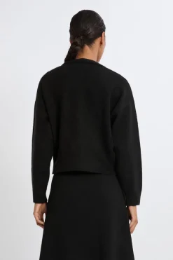 Jersey con cuello en V y botones dorados