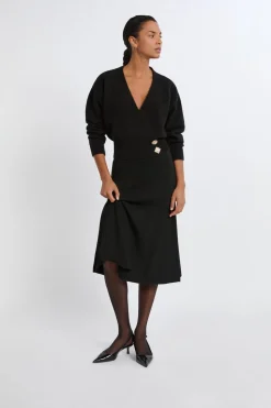 Jersey con cuello en V y botones dorados