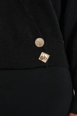 Jersey con cuello en V y botones dorados