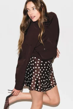 Jupe courte satinée à pois