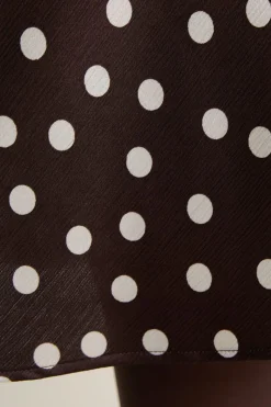 Jupe courte satinée à pois