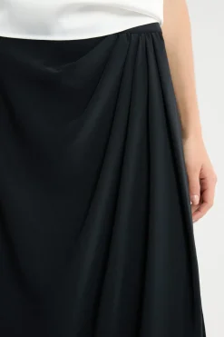 Jupe longue à détails plissés