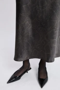 Jupe longue effet satiné à imprimé serpent