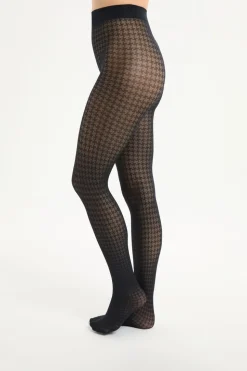 Medias semitransparentes con estampado