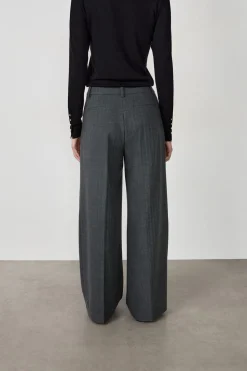 Pantalón ancho de rayas tenis