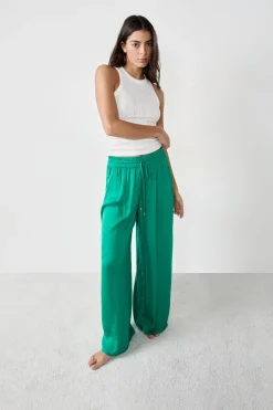 Pantalón ancho de satén