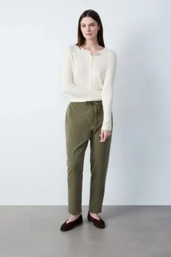 Pantalón corte cigarette con lazada