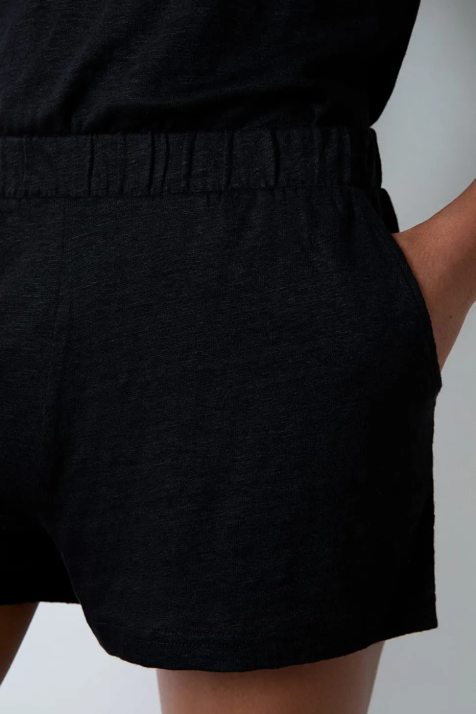 Pantalón corto 100% lino