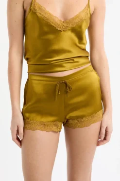 Pantalón corto de seda con detalles de encaje