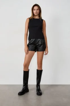 Pantalón corto efecto piel