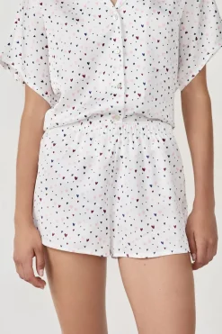 Pantalón cortos de pijama de satén con estampado de corazones