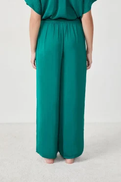 Pantalón satinado de corte ancho