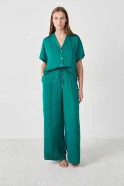 Pantalón satinado de corte ancho