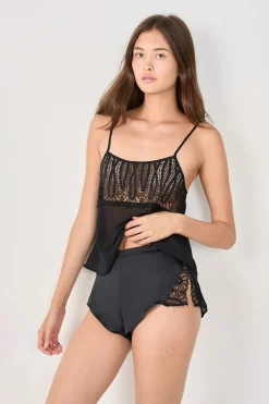 Pantalones cortos de pijama satinados con detalles de encaje