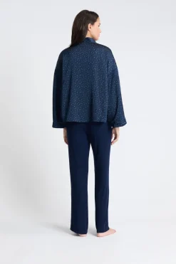 Pijama de tres piezas de satén