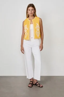 Rebeca bordada sin mangas