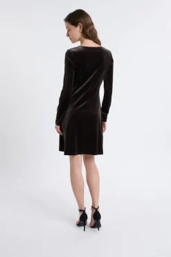 Robe à manches longues en velours avec détail anneaux