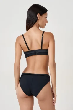 Sujetador bandeau con finas copas y tirantes desmontables