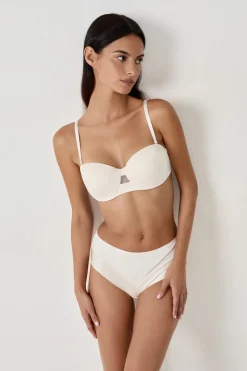 Sujetador bandeau con finas copas y tirantes desmontables