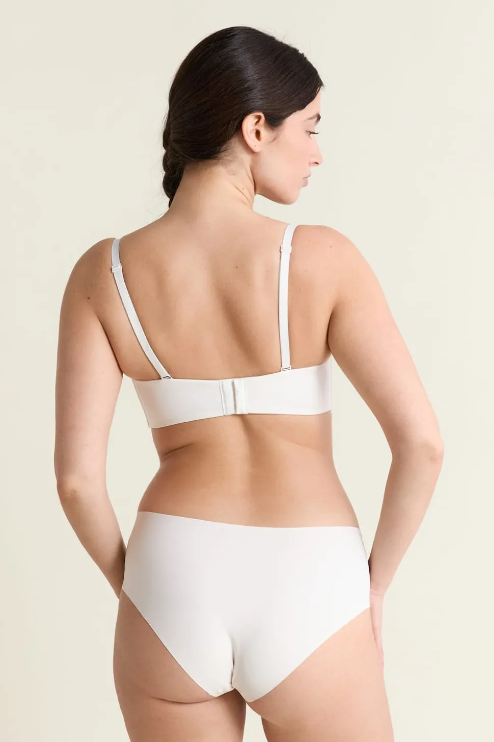 Sujetador bandeau de microfibra, tirantes desmontables, copa D