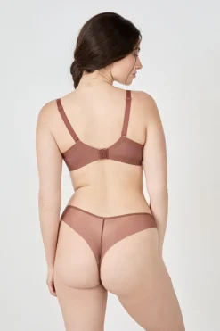 Sujetador con copas finas