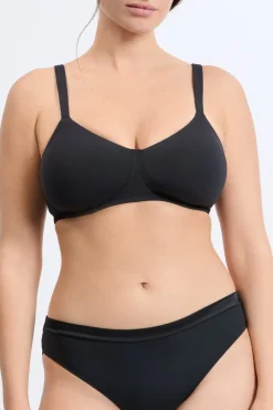 Sujetador con copas finas sin aros post-mastectomía