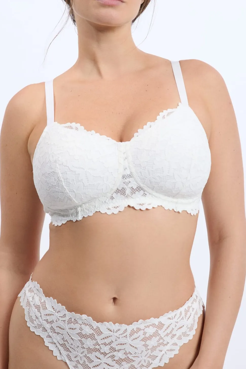 Sujetador con copas finas post-mastectomía