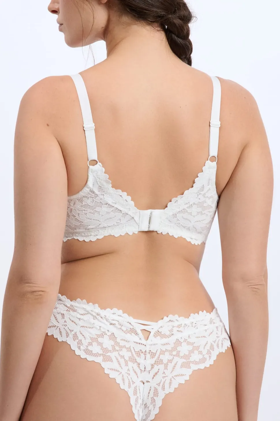 Sujetador con copas finas post-mastectomía