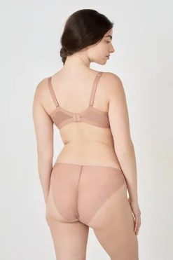 Sujetador con copas finas